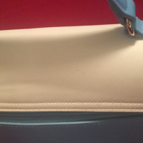 DISNEY Winnie the Pooh Danielle Nicole bag - Picture 2 of 5